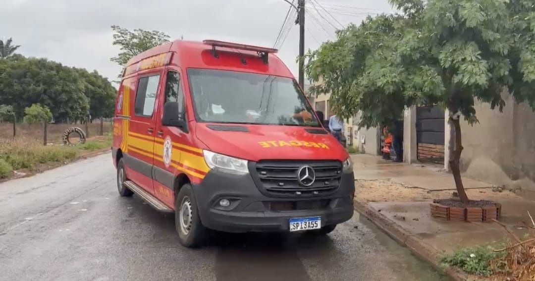 Criança de 10 anos morre após tiro acidental, Irmão diz que espingarda caiu durante guerra de travesseiros