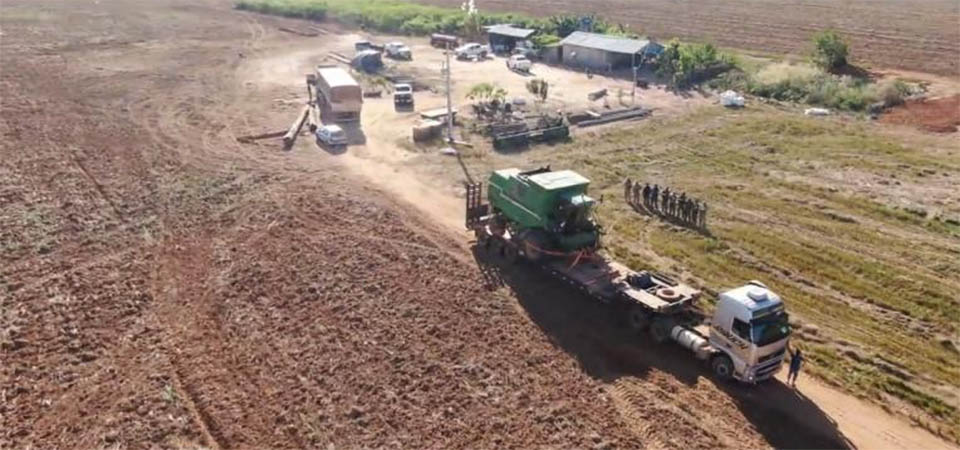 Operação contra desmate ilegal apreende caminhão, colheitadeira e tratores
