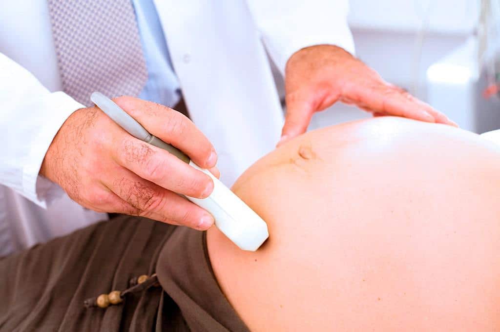 Bebê morre e mãe tem órgão perfurado durante cesariana