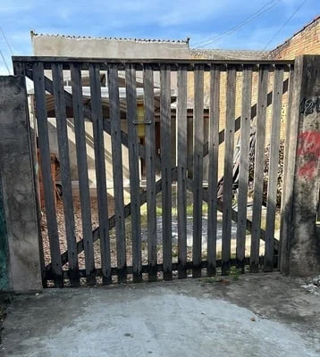 Casal é encontrado morto dentro de residência