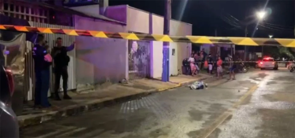 Homem é morto a tiros; atirador passou de moto