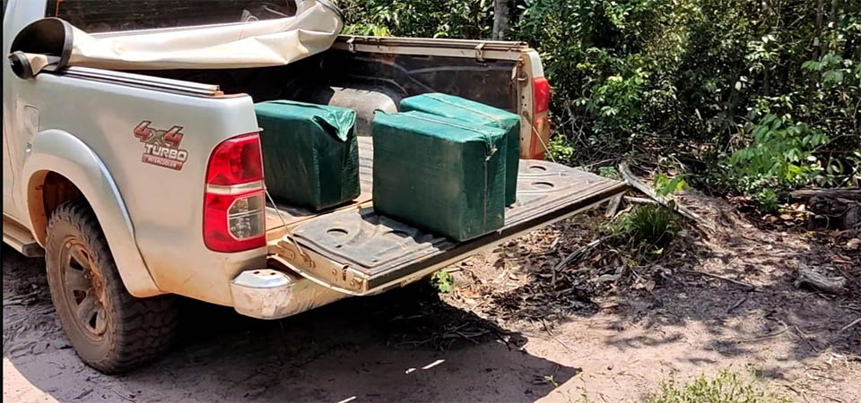 Gefron apreende 500 quilos de droga e duas caminhonetes