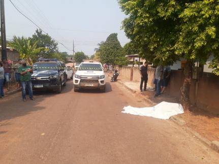 Membros do Comando Vermelho matam homem com 3 tiros na cabeça