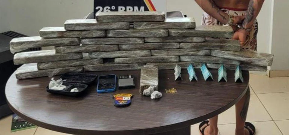 Polícia Militar prende homem com 24 tabletes de maconha