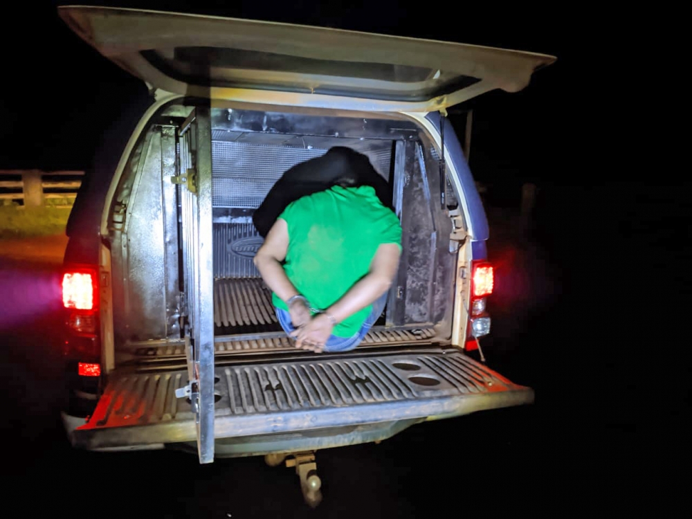 Homem é preso após matar namorado de ex-mulher a facadas