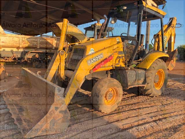 Mulher morre após ser atingida por máquina escavadeira de prefeitura