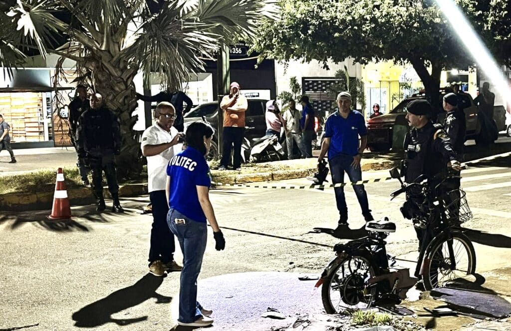 Jovem morre em acidente com bicicleta elétrica e carreta