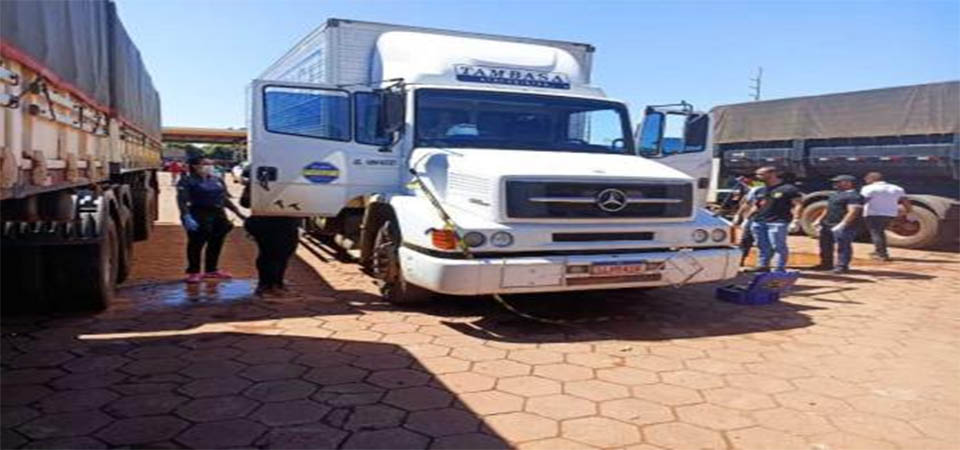 Amigos estranham ausência e encontram caminhoneiro morto em cabine