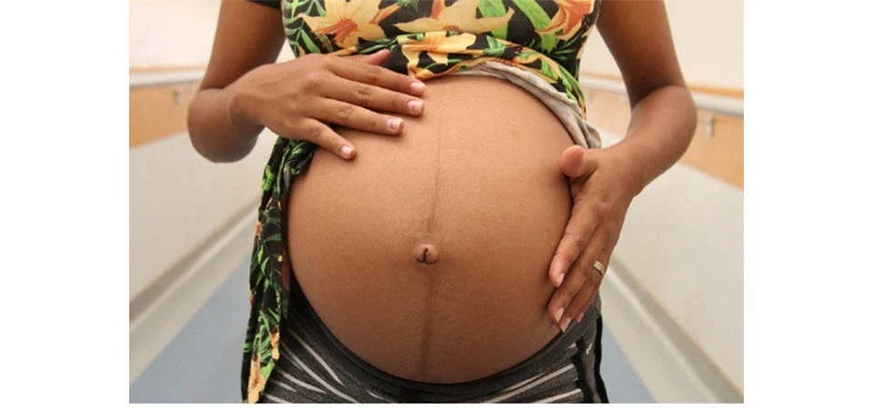 Justiça manda prender grávida que mantinha filha de 2 anos em ‘boca de fumo’