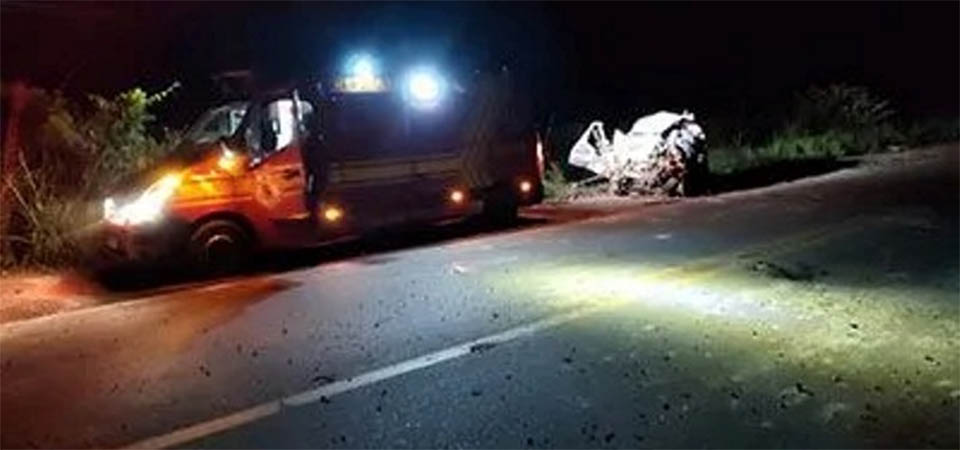 Casal morre após colidir Fiat Strada contra caminhão na BR-158