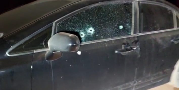 Troca de tiros deixa dois baleados e um morto