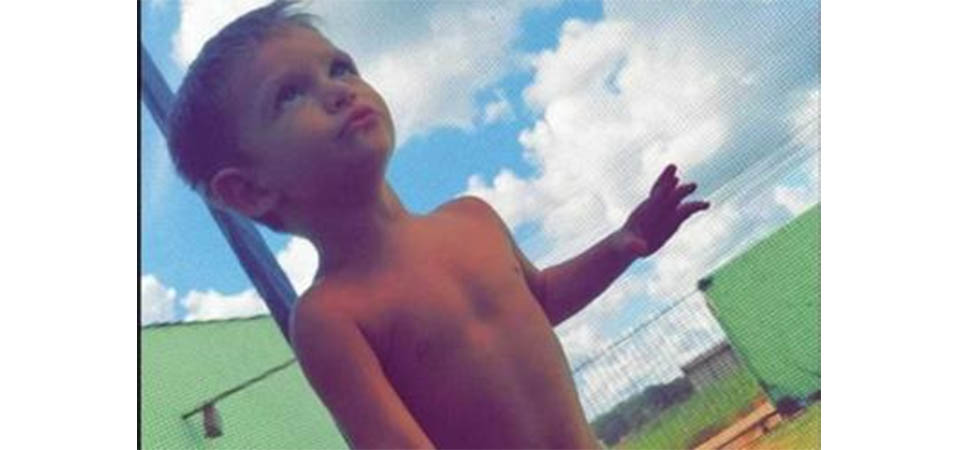 Adolescente de 14 anos mata enteado de 4 com 2 facadas