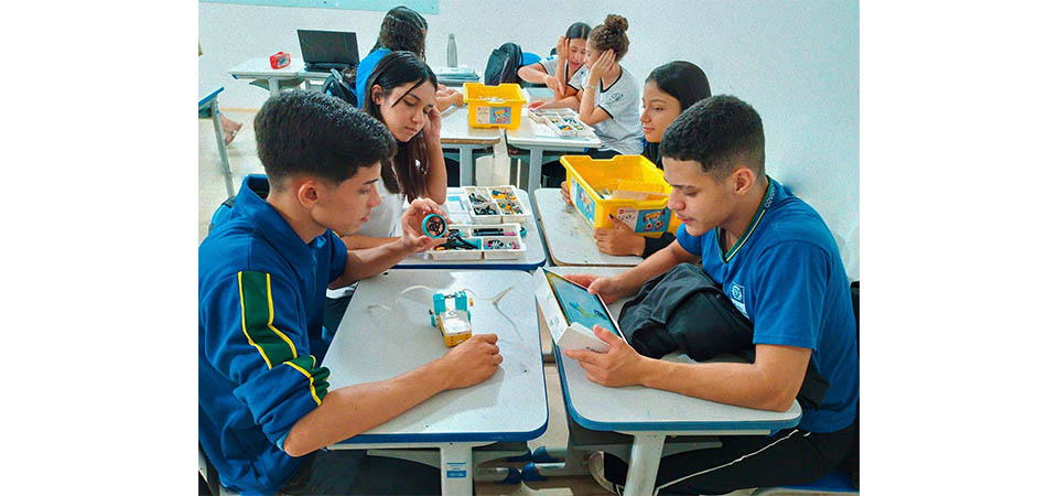 Robótica educacional impulsiona aprendizagem nas escolas da Rede Estadual de Ensino