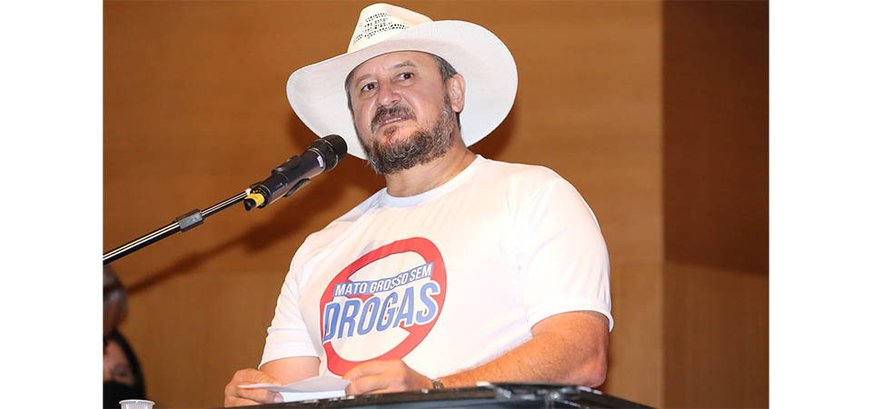 Projeto de Cattani cria multa de um salário mínimo para quem portar ou usar drogas em vias públicas de MT
