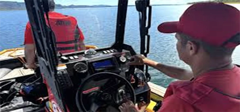 Piloto e homem seguem desaparecidos após barco virar em lago ; mãe e filhos se salvaram