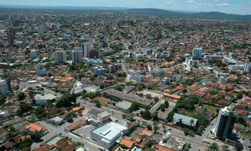 Pai e mãe são presos suspeitos de matar menina de 1 ano