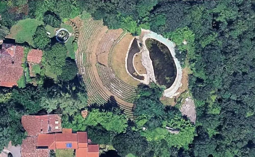 Homem engana turistas com visitas a um teatro da Roma antiga que ele mesmo construiu