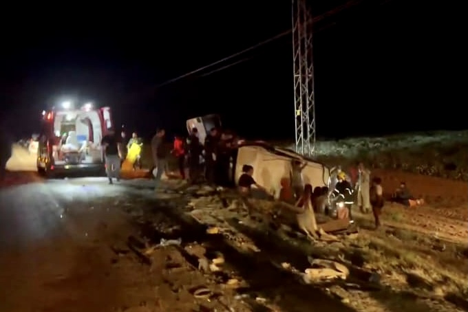 Acidente na MT-449 deixa motorista de van e bebê de 10 meses mortos, além de feridos