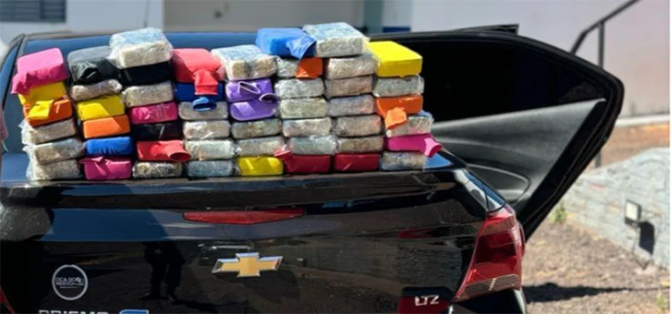 Polícia Militar e PRF apreendem 51 tabletes de cocaína