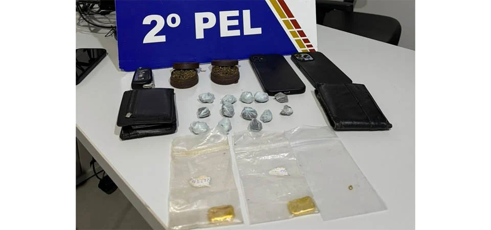 Dupla é presa com barras de ouro e drogas durante fiscalização