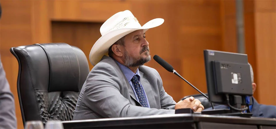 ’Lideranças partidárias’ derrubam proposta de Cattani que proibia posse de condenados por ‘rachadinha’ na ALMT