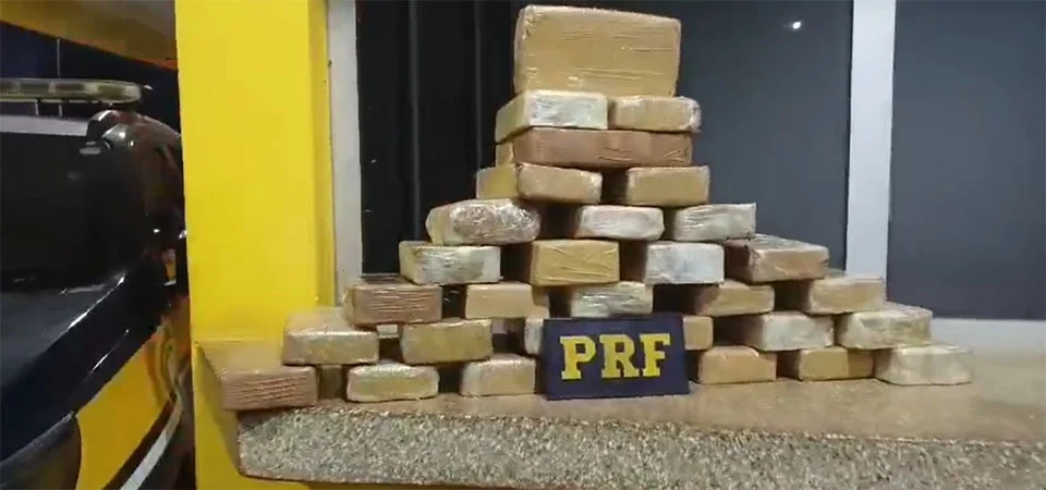 PRF apreende 33 Kg de dr0gas na BR-163 e homem é pr&amp;so em flagrante. Vídeo