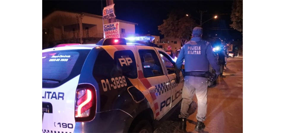 Homem de 26 anos é assassinado a tiros dentro de casa