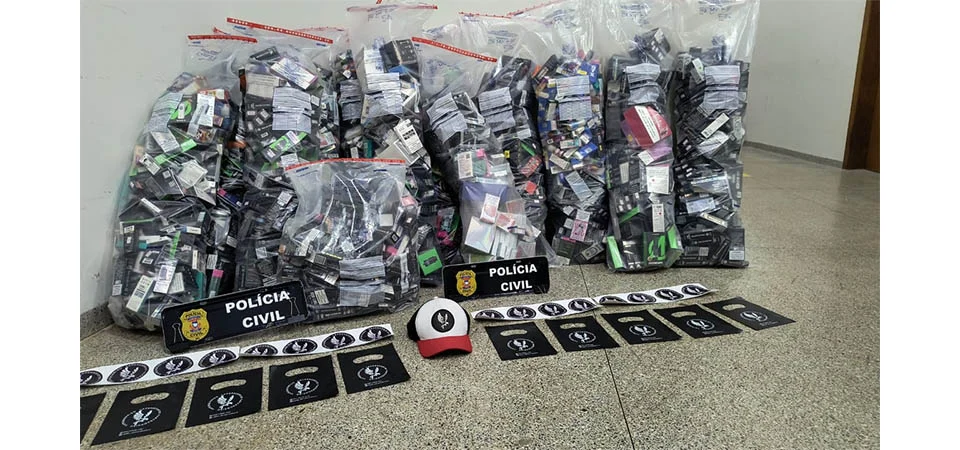 Polícia Civil apreende mais de mil cigarros eletrônicos em loja; prejuízo estimado é de R$ 600 mil