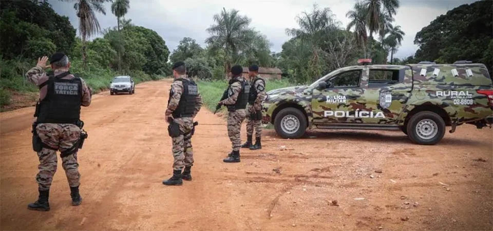 Mauro Mendes sanciona lei de reintegração de posse sem decisão judicial, PT vai entrar na justiça para derrubar