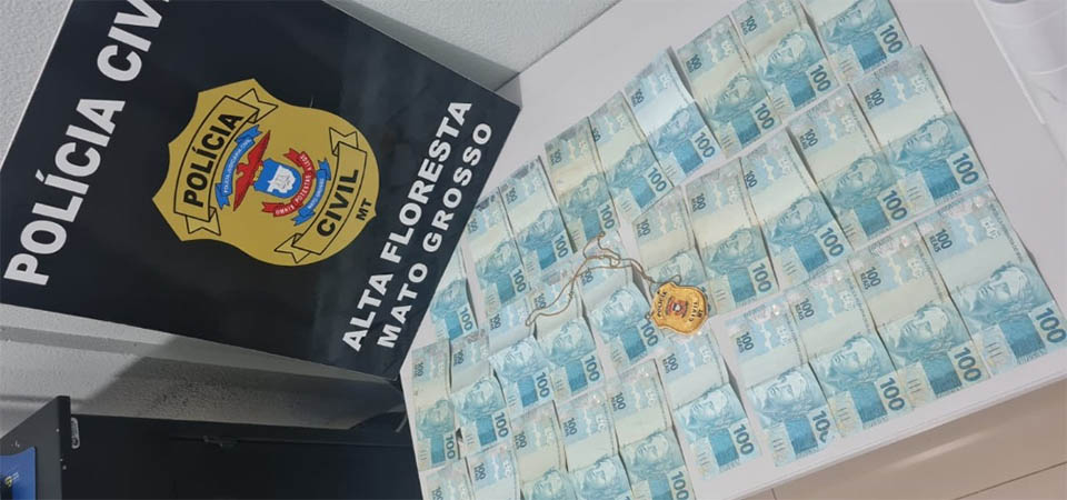 Polícia Civil identifica proprietária de dinheiro e devolve R$ 2,9 mil esquecidos em caixa eletrônico