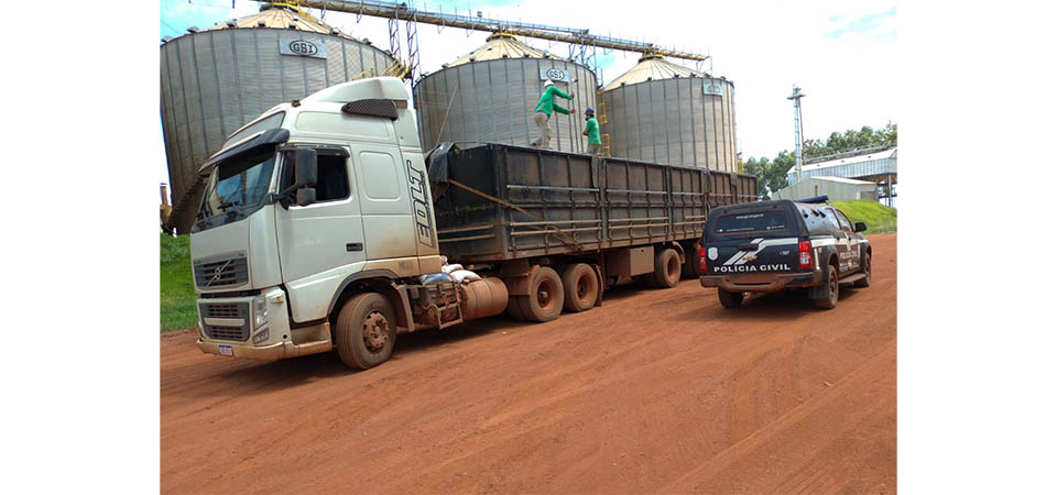 Polícia Civil recupera três carretas de soja e identifica funcionário envolvido em furto