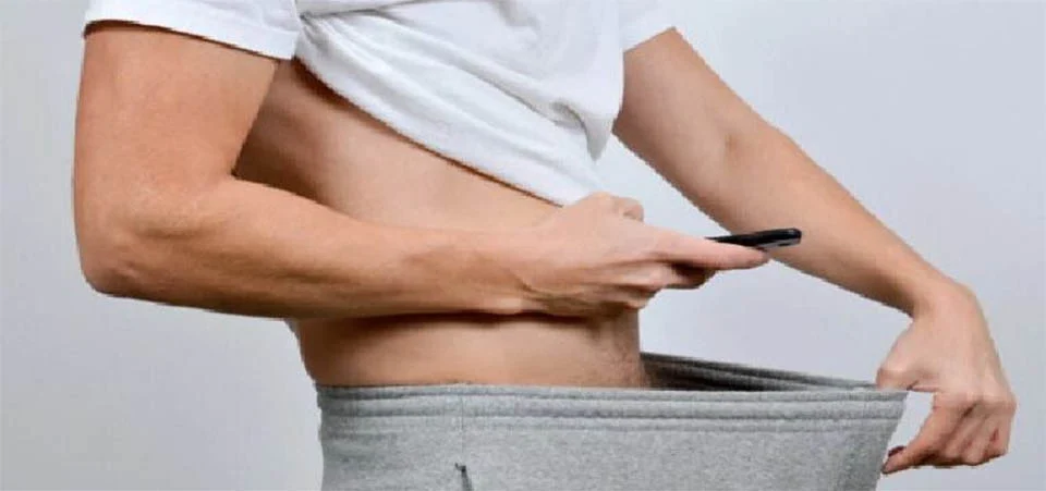 Aluno de 14 anos envia nudes para professora e mãe culpa vítima: “Bonita demais”