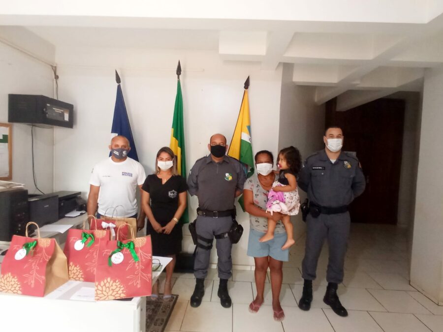 Itanhangá: Empresária presta homenagem a Polícia Militar do município