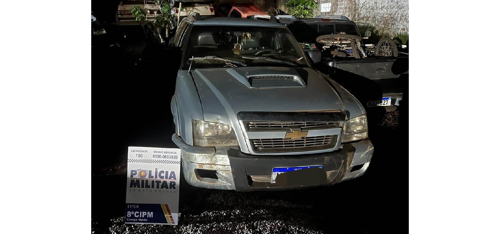 Camionete bate de frente contra carreta na BR-163 e motorista morre