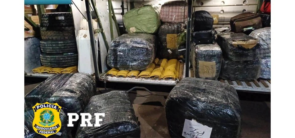 PRF apreende mais de 30 mil produtos sem nota fiscal em ônibus