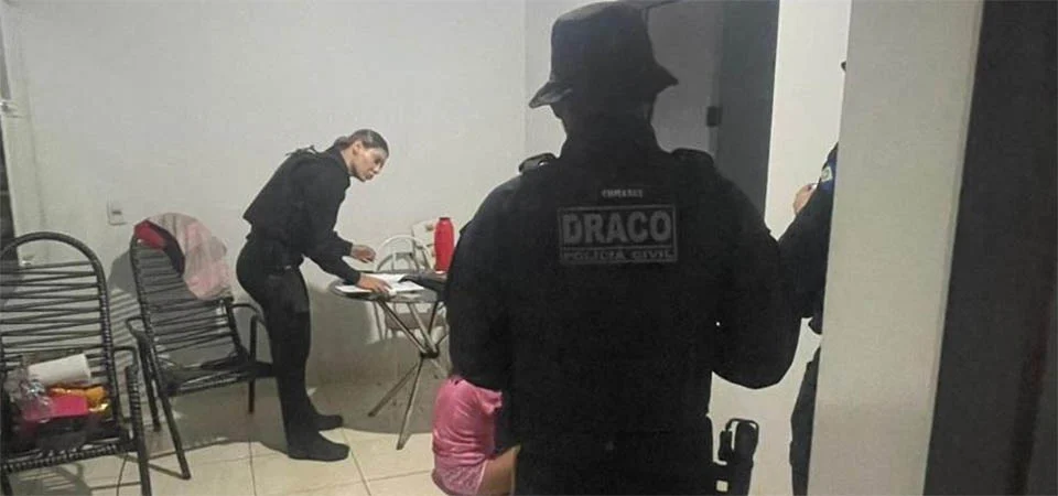 Polícia Civil cumpre 41 ordens judiciais contra facção criminosa envolvida em extorsão de empresários