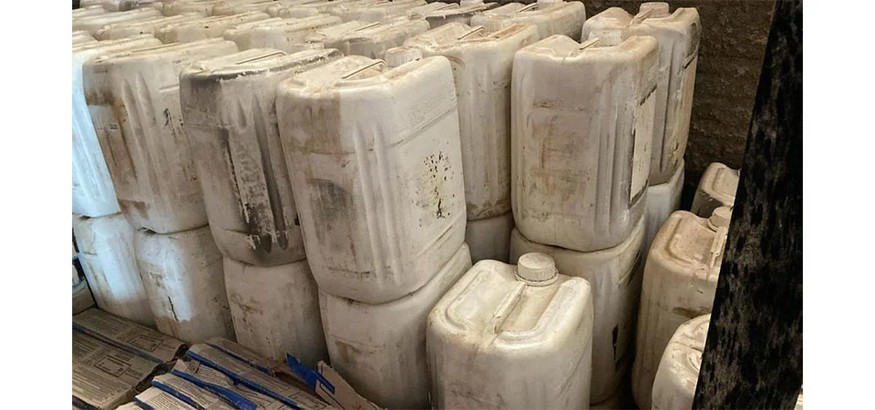 Polícia Civil localiza comércio ilegal e apreende 99 galões de agrotóxicos