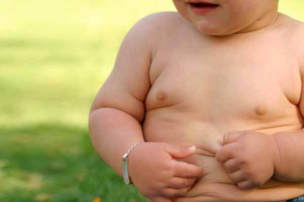 Uma em cada dez crianças de até 5 anos está acima do peso no Brasil