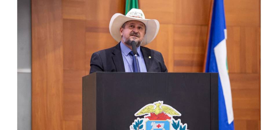 Governo sanciona lei de Cattani que multa em até R$ 10 mil donos de cães por ataques a rebanhos em MT