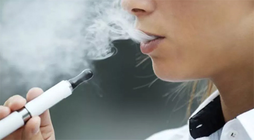 ‘É como fumar 20 cigarros por dia’: os riscos dos cigarros eletrônicos