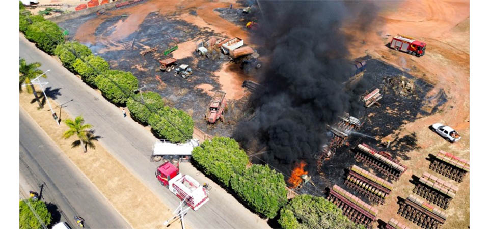 Incêndio destrói implementos agrícolas em empresa