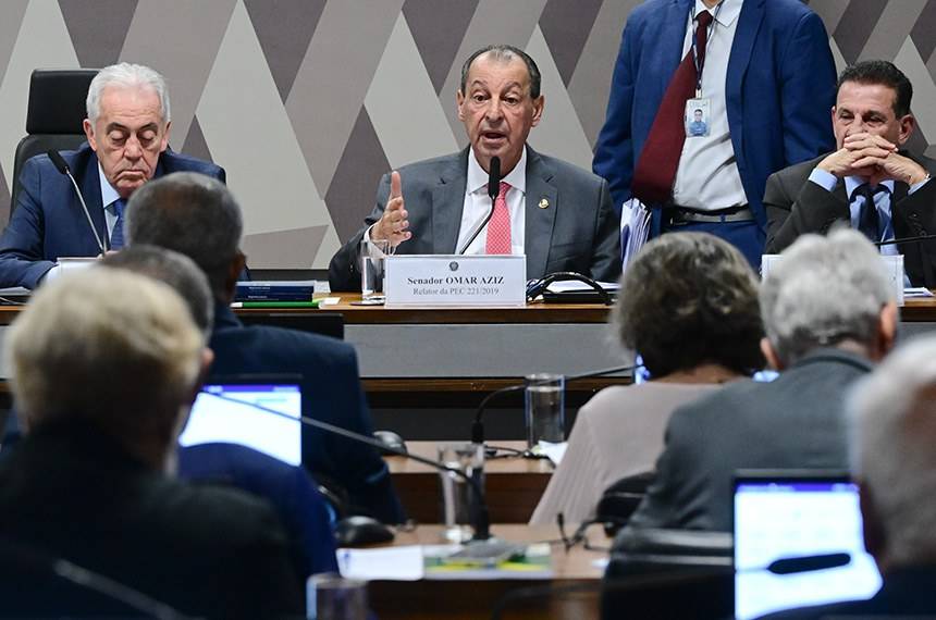 PEC 221/2019: Fim da escala 6x1 passa na CCJ e vai a Plenário
