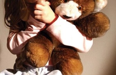 Homem estupra três enteadas e engravida uma delas