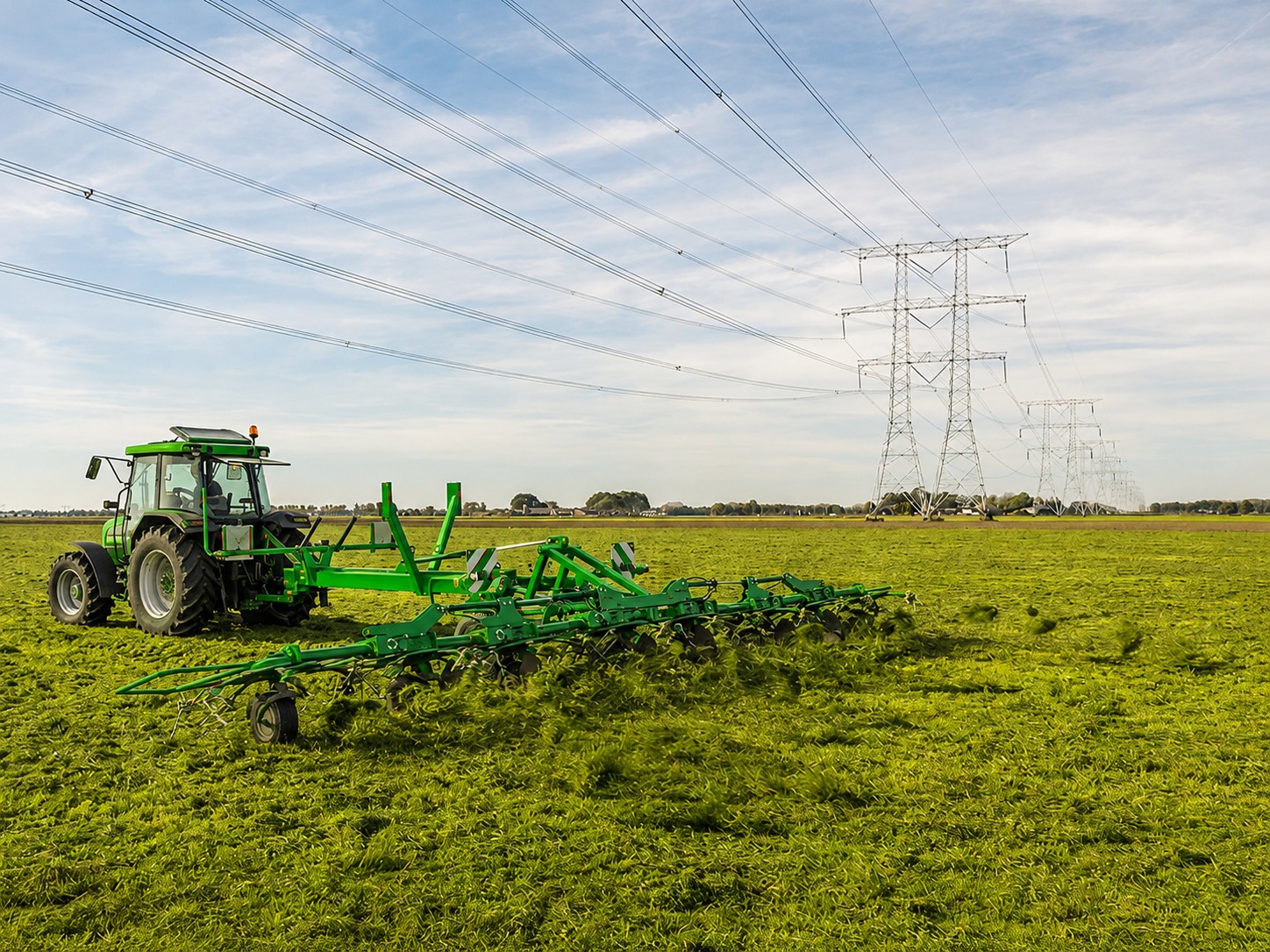Cuidados com máquinas agrícolas podem prevenir acidentes graves envolvendo a rede elétrica