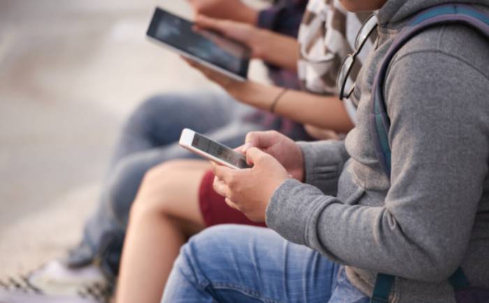 Neuropsicóloga avalia o uso excessivo do celular por parte das crianças; hábito contribui para níveis de ansiedade e depressão