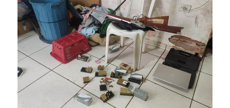 Polícia Militar recupera carreta roubada carregada de soja e prende suspeito por sequestro e cárcere privado