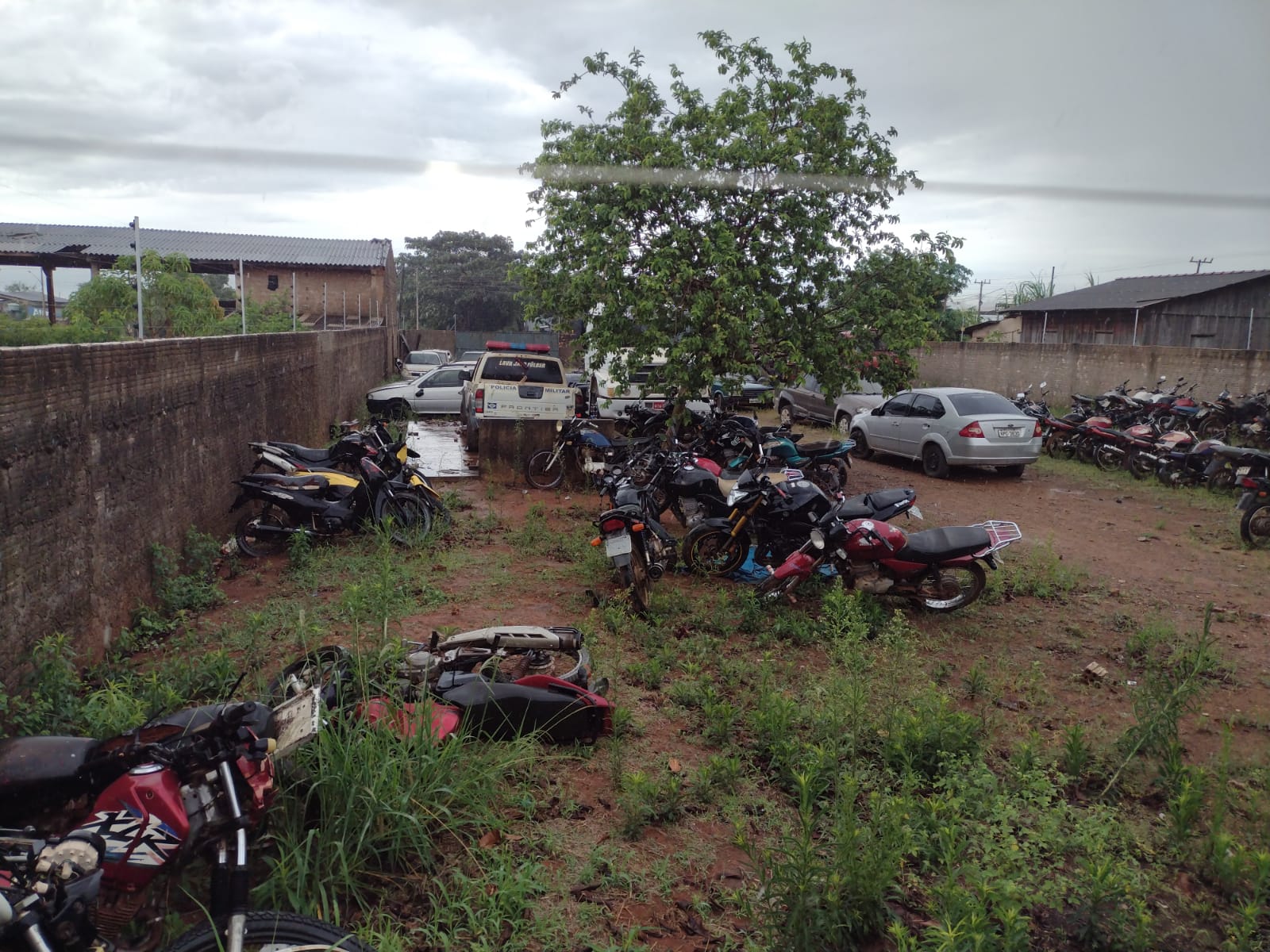 Itanhangá: Motos foram “depenadas” no pátio da Agência de Transito