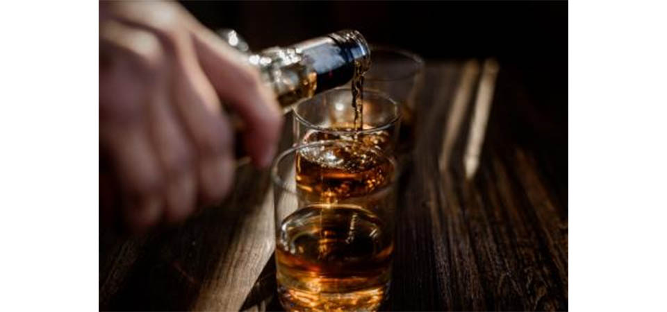 Homem morre ao beber garrafa inteira de ‘Velho Barreiro’ furtada