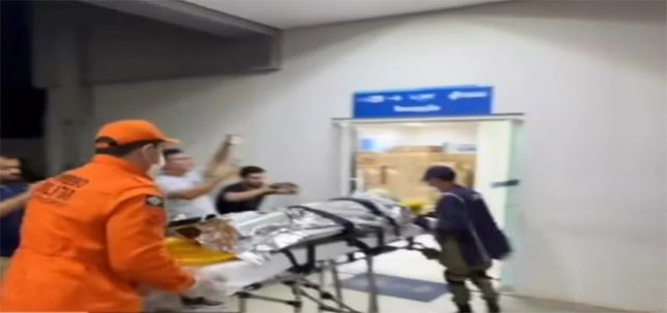 Mulher é brutalmente agredida e arremessada de veículo pelo companheiro