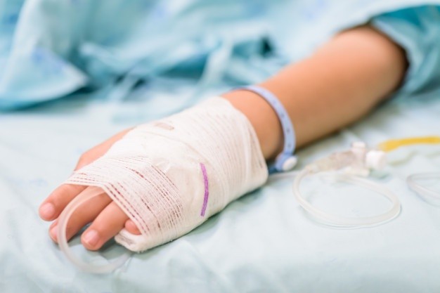 Criança de 3 anos tem órgão genital quase decepado